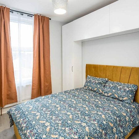 Free Parking, 2 Beds,Close To Train Station Bedford Ngoại thất bức ảnh