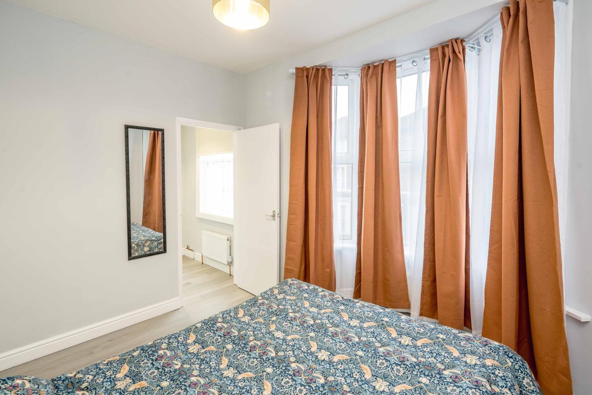 Free Parking, 2 Beds,Close To Train Station Bedford Ngoại thất bức ảnh